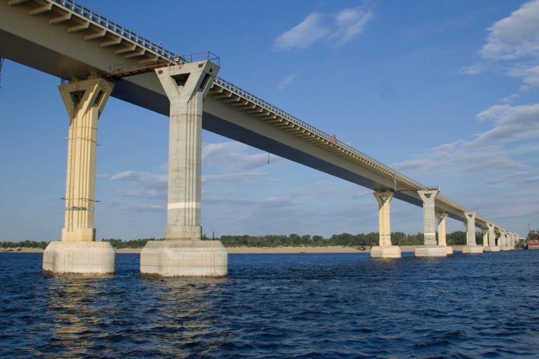 Танцующий мост в волгограде фото