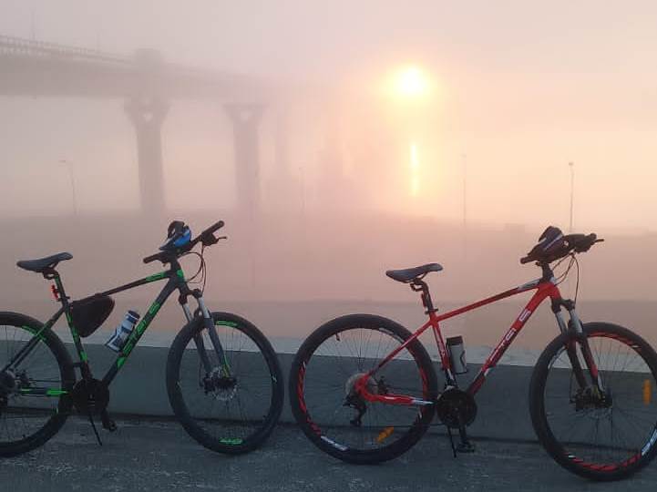 Волгоградцы делятся фото сковавшего улицы города утреннего тумана