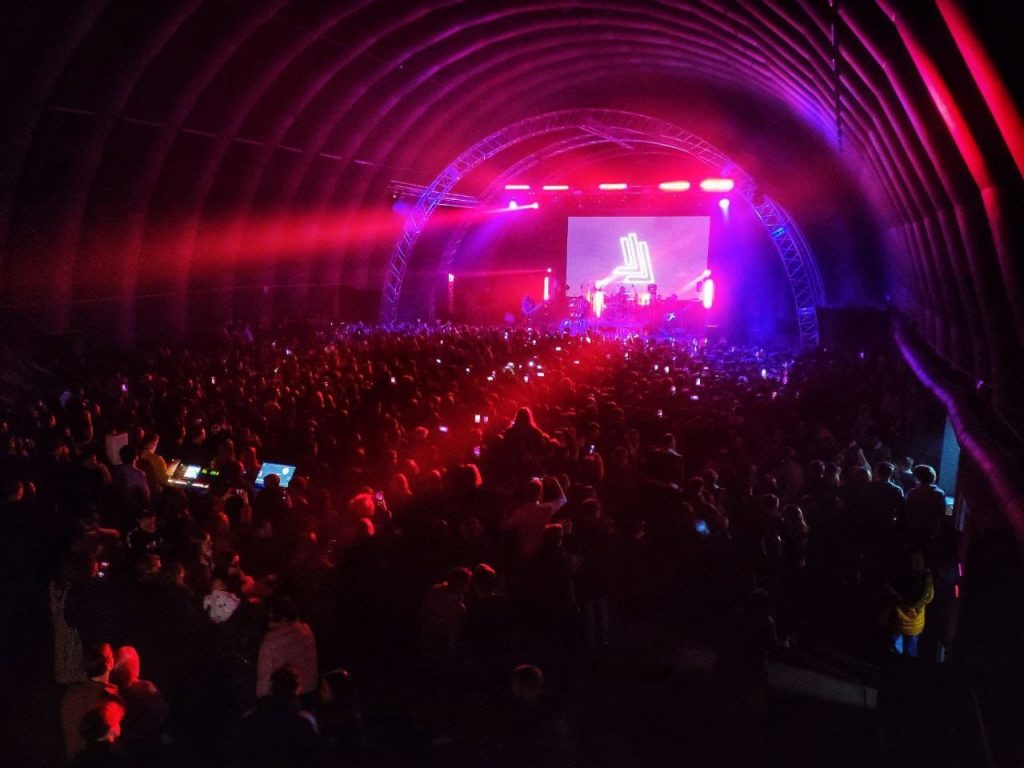 В Центральном парке Волгограда приступили к строительству концертного купола на две тысячи человек