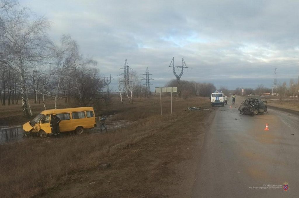 В утреннем ДТП на трассе под Волгоградом погибла женщина-водитель