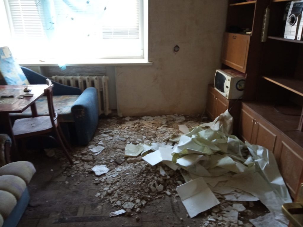 Среди пострадавших вдова участника СВО: в Волгограде  в одной из затопленных квартир рухнул потолок